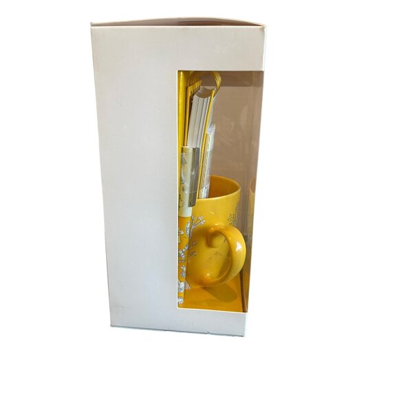 NIB Disney TEA MAKES EVERYTHING BETTER Winnie Pooh Mug, Pen, Notepad Gift Set - Picture 4 of 7